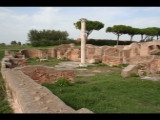 04896 ostia - regio i - insula xvii - terme del mitra (i,xvii,2) - blick nach norden - raeume e (frigidarium) - f und apsis g - vordergrund raum d.jpg